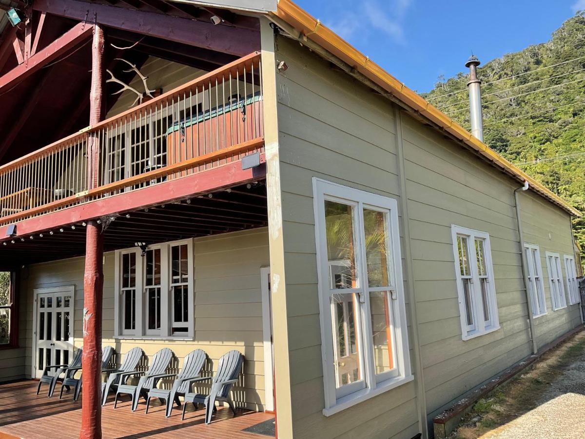 The Ghost Lodge Granity Exterior photo